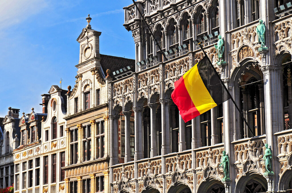 photo ville belge avec drapeau belgique 9108